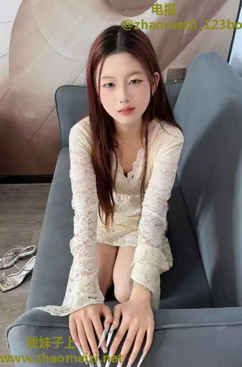 光谷苗条身材妹子