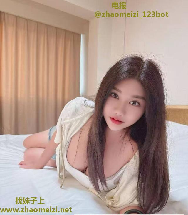 白嫩大胸性欲骚货