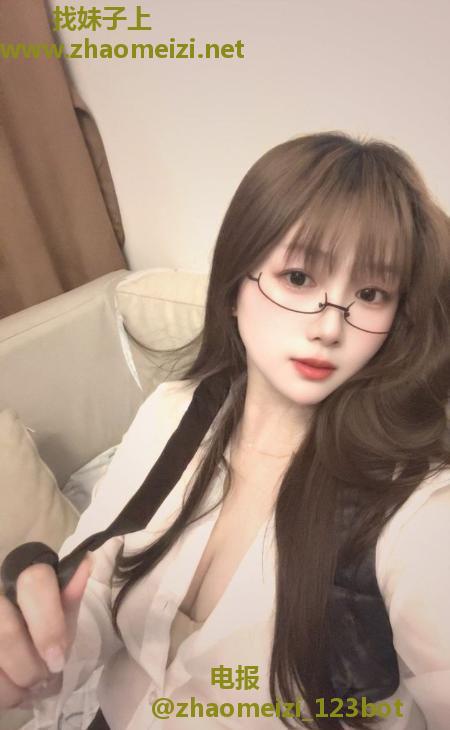 丰臀颜值小姐姐