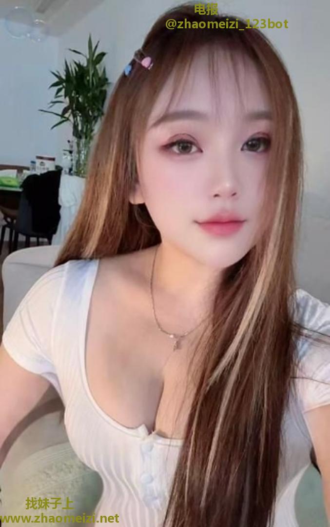 嫩妹制服诱惑乳挺粉嫩