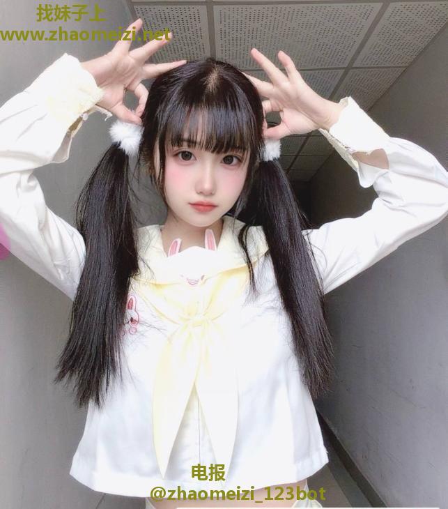 甜美颜值二次元嫩妹