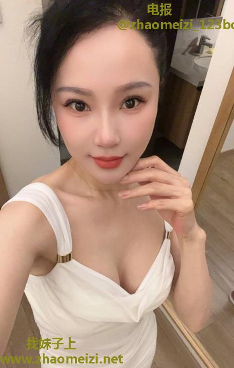 气质肤白貌美桃子