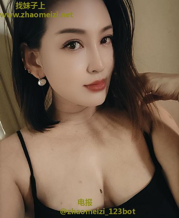 白嫩大屁股性感少妇
