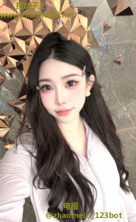 性感丰满大胸黎老师