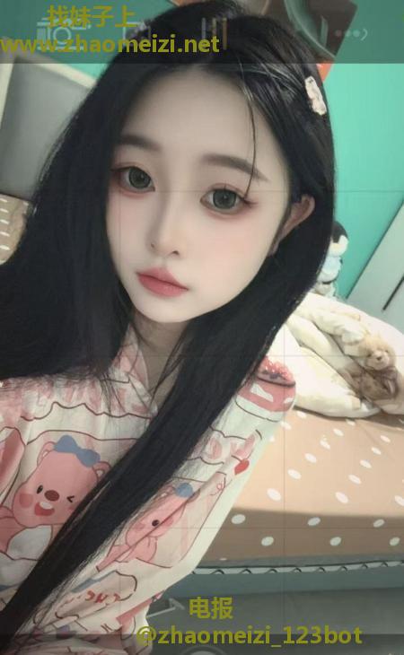肤白貌美性感美胸国宝