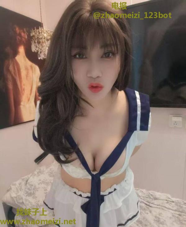 制服黑丝嫩妹
