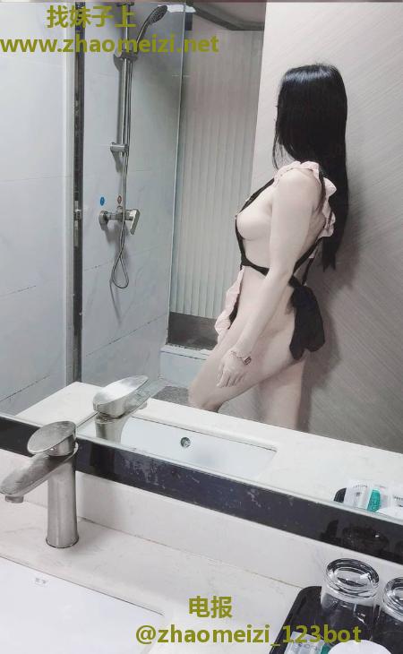 舌吻大胸欲女佳佳