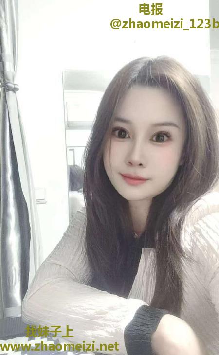 服务系舌吻少妇
