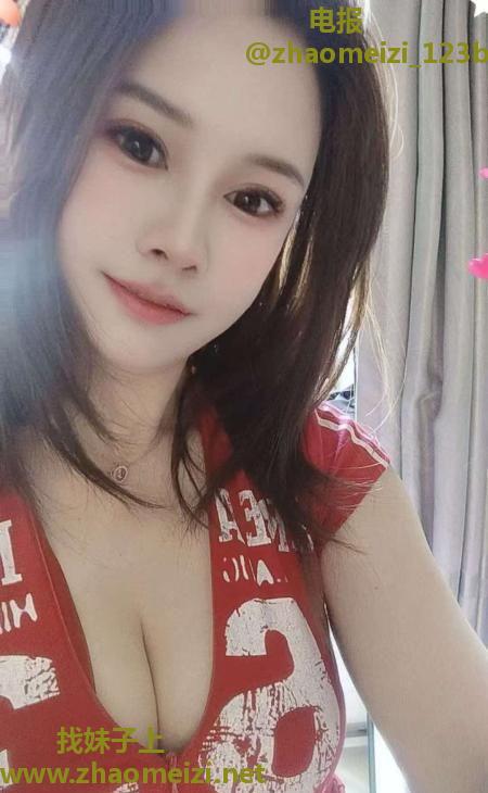 服务系舌吻少妇
