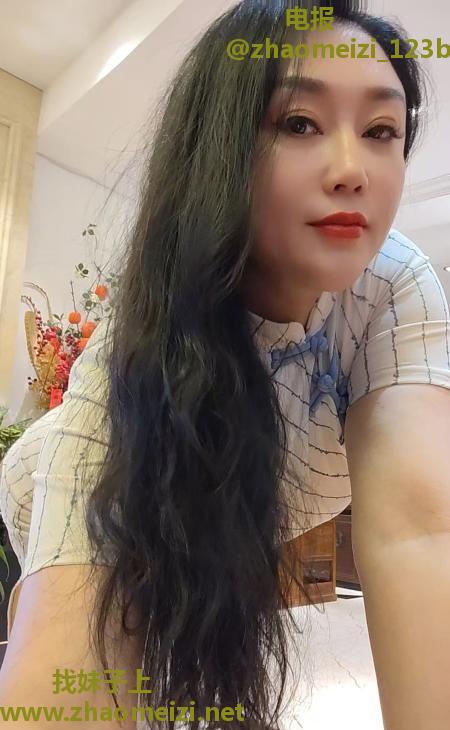 潮喷毒龙丰满骚货
