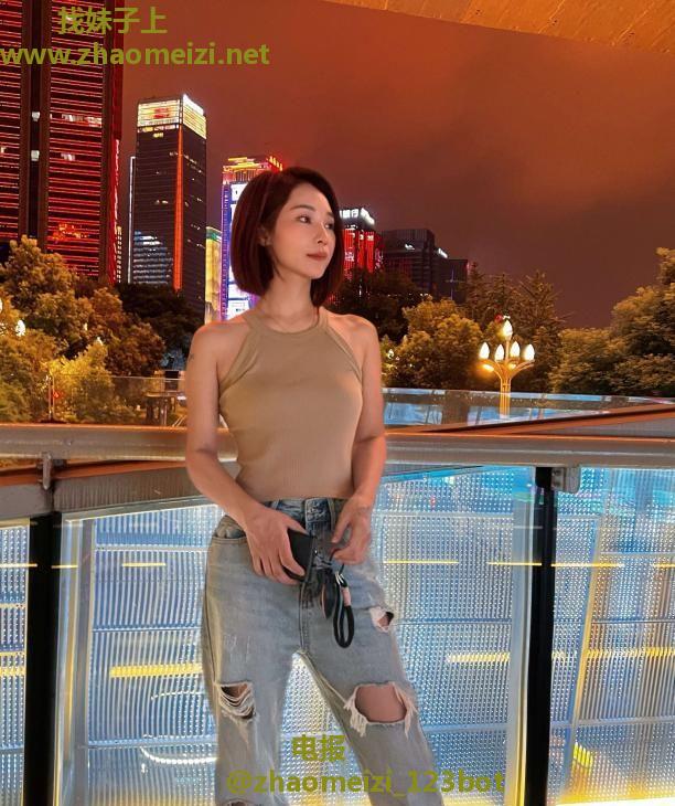 短发健身御姐