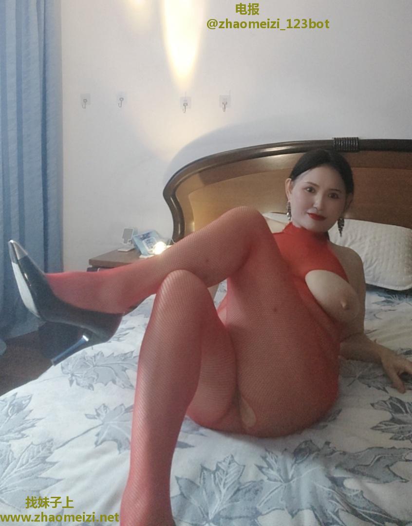 沪区超级大奶骚妇