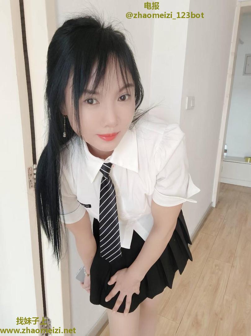 性感娇小少妇