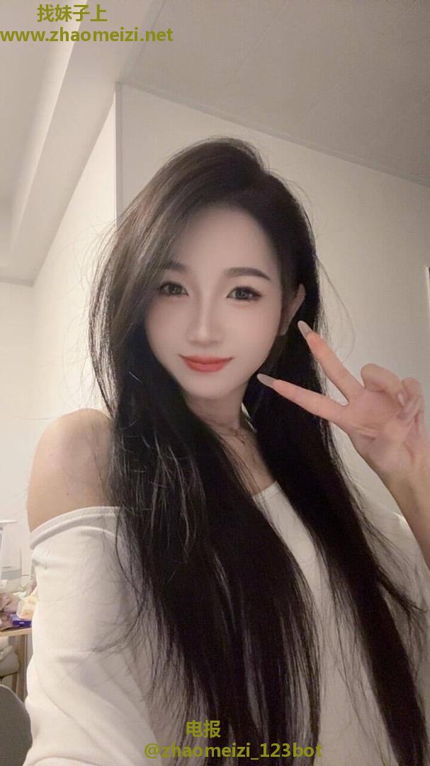 大奶翘臀骚妹子