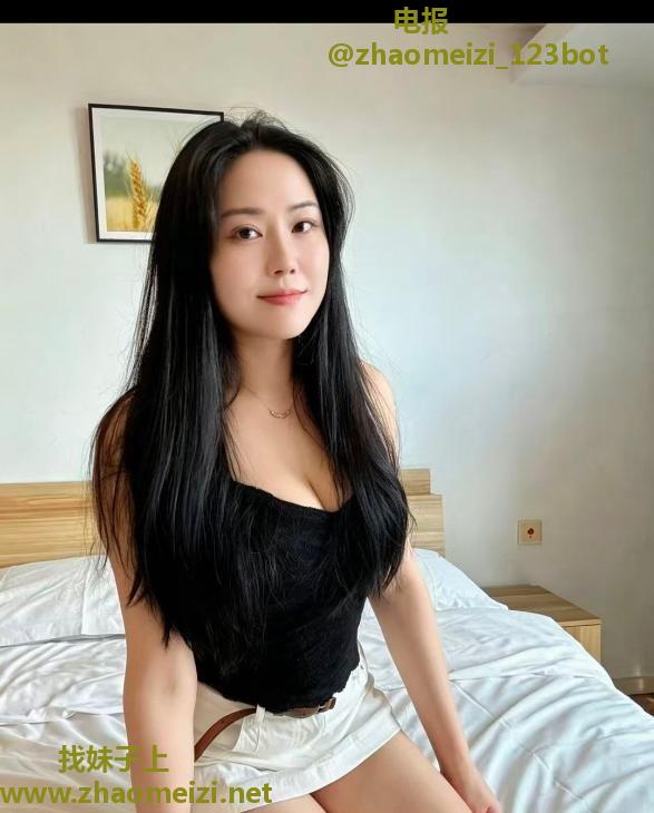 美乳翘臀OL