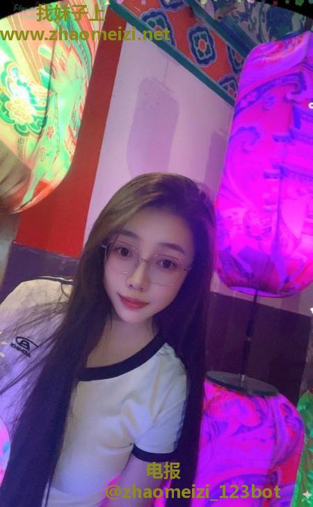 戴眼镜的最骚了