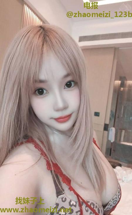 甜美多汁风骚大胸妹