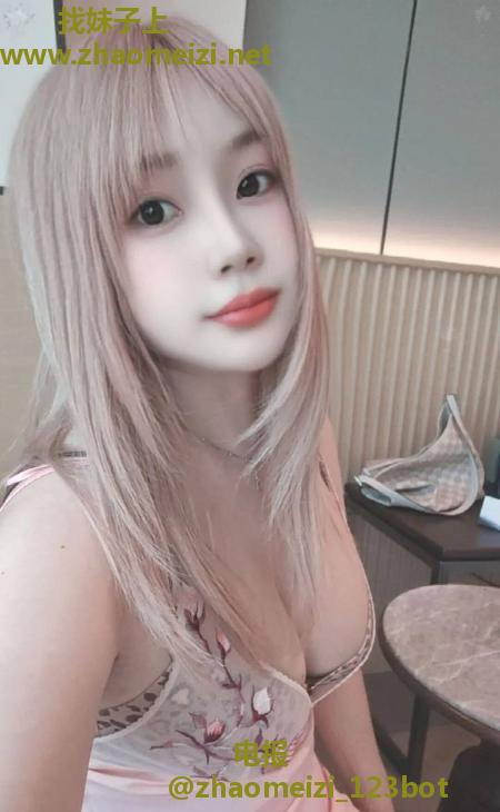 甜美多汁风骚大胸妹