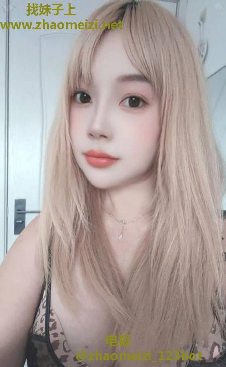 甜美多汁风骚大胸妹