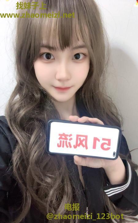 风骚巨臀萌妹子