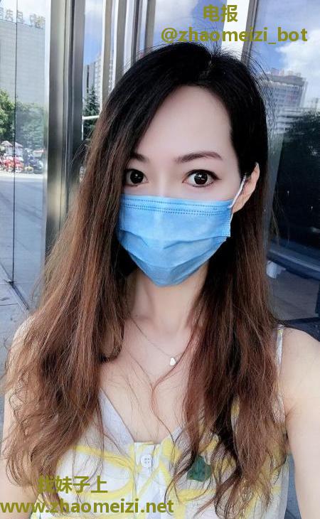 自创抓龙根少妇