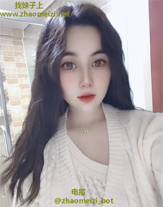 白皙淑女小樱桃