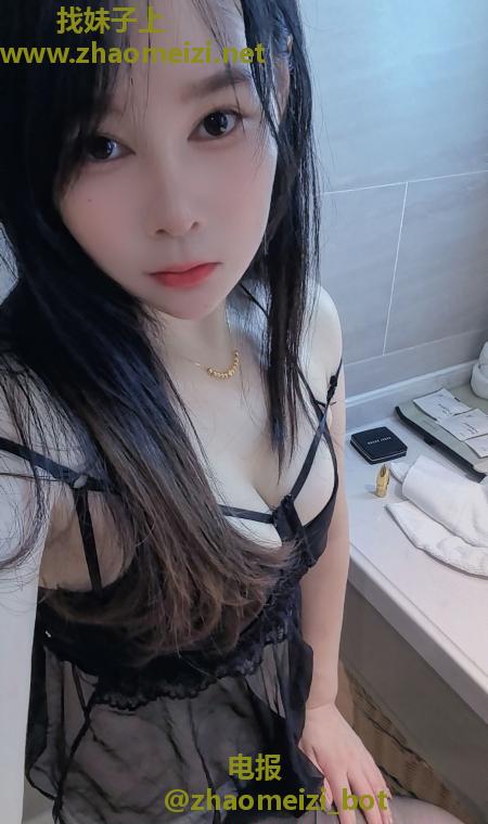 白嫩小骚女