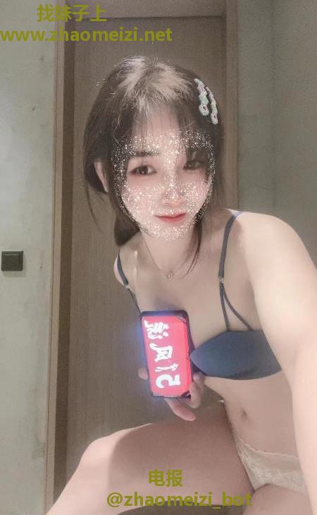 巨臀骑乘少妇