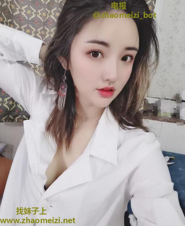 清纯漂亮的美女