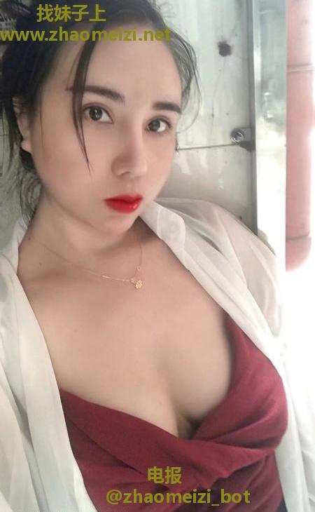 长龙少妇