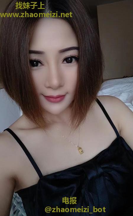 娇小美女