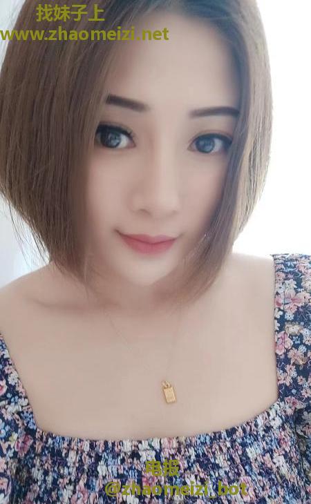 娇小美女