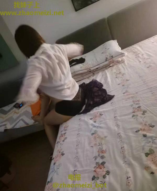 性感服务系轻熟姐姐