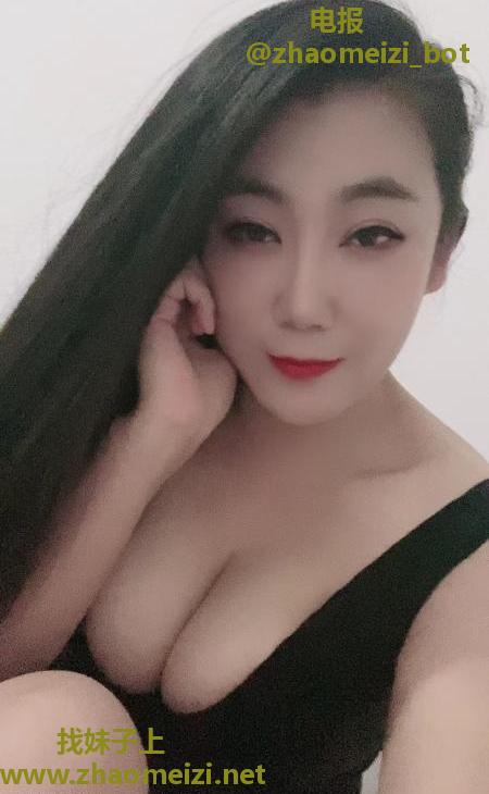 长腿巨乳小少妇芳芳