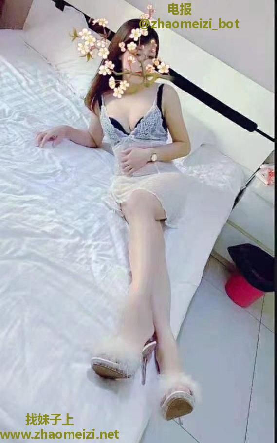 热情大方的豪乳妹子